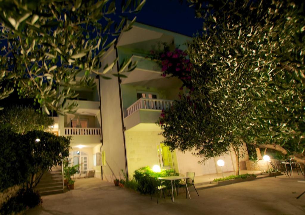 Apartments Villa Cizmic Baška Voda Exterior foto