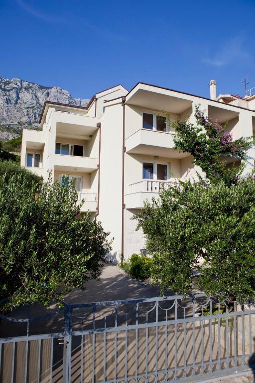 Apartments Villa Cizmic Baška Voda Exterior foto