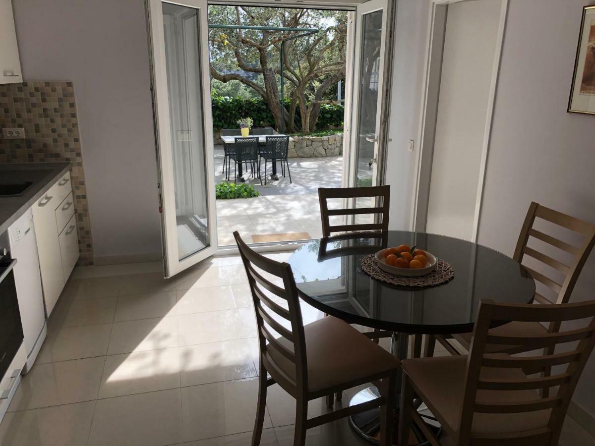 Apartments Villa Cizmic Baška Voda Exterior foto